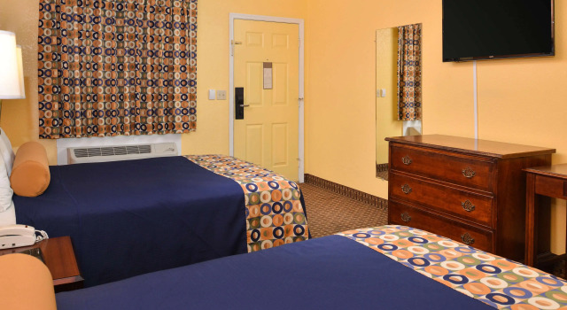 Четырёхместный номер Standard Americas Best Value Inn-Princess Anne