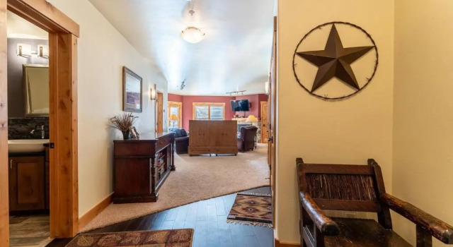 Tenderfoot Lodge by Summit County Mountain Retreats, Забронировать Апартаменты/квартира Отели Roosevelt National Forest с парковкой, Парковка