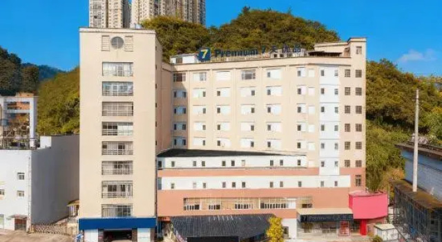 7 Days Premium Hotel (Guiyang Qianlingshan Park Gaicha Road Subway Station Branch), Varaa Hotelli Guiyang Guizhou