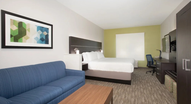 Люкс с 2 комнатами Holiday Inn Express Hotel & Suites Longmont by IHG