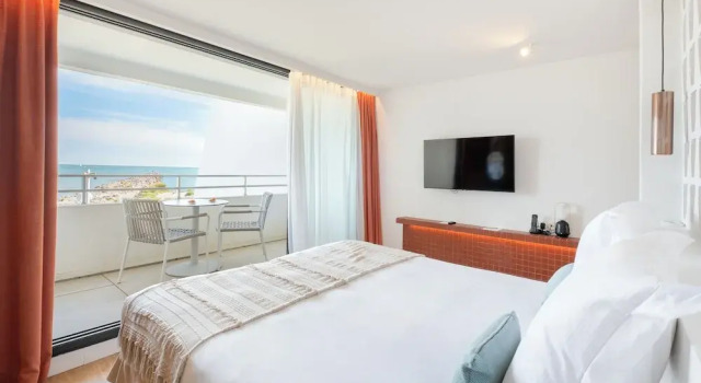 Двухместный номер Standard с балконом и с видом на море Hôtel La Plage 5 étoiles La Grande Motte