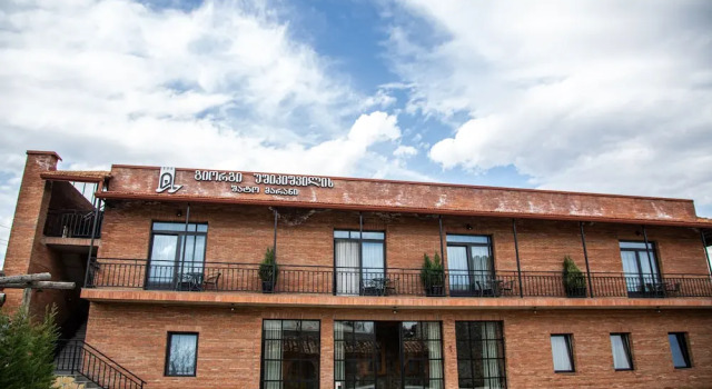 Giorgi Ushikishvili Chateau Celler, Rezervovat Hotel Hotely v Akhmeta s parkováním, Parkování
