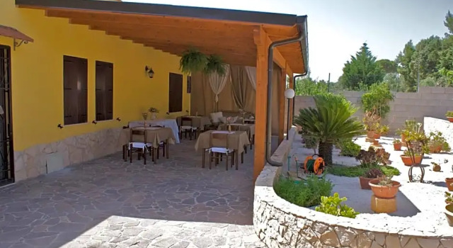 A Casa Di Silvia B&B, Book Bed and Breakfast Hoteller i Sannicola med parkering, Parkering