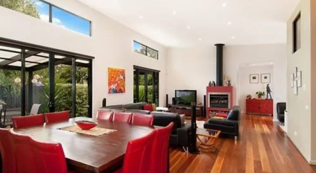 Ellerina Sea Vista Luxury Family Retreat with sauna, pool, amazing water views, walk to beach