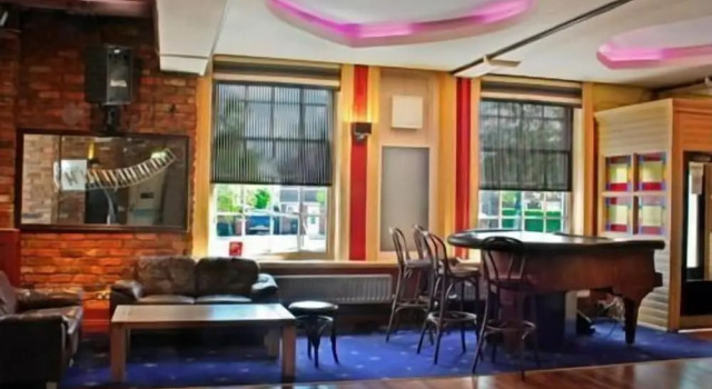 The Raven Hotel, Reservar Hotel Corby Northamptonshire County