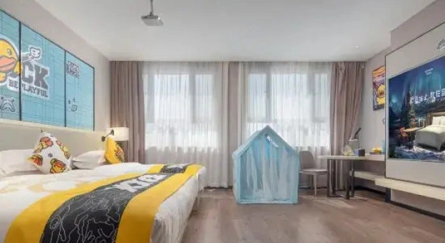 Люкс Echarm Hotel (Shache Zhengwuzhongxin Baicheng Railway Station)