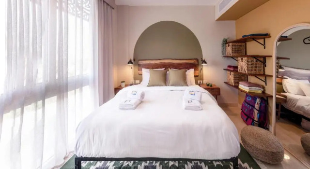 Апартаменты Earthy & Tranquil 1 BR Apt with Pool & Beach Access