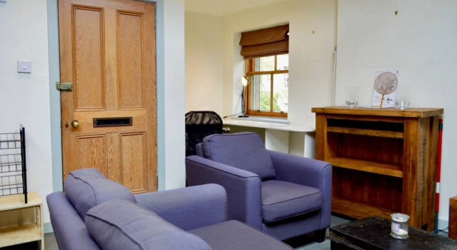 2 Bedroom Edinburgh Flat on Quiet Cobbled Street, Забронировать Отель Эдинбург Midlothian, рядом с Камера обскура и мир иллюзий