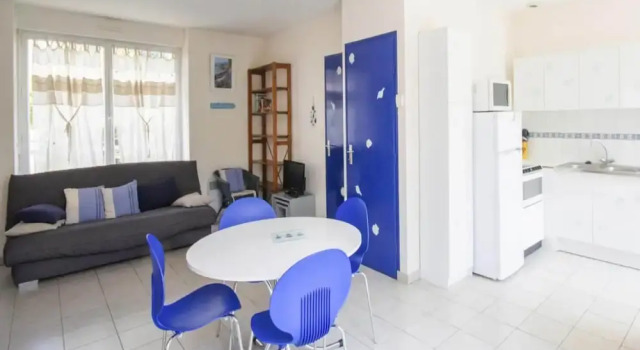 Stone House by Les Godelins Beach, Rezerwuj Dom wakacyjny Hotele w Etables-sur-Mer z parkingiem, Parking