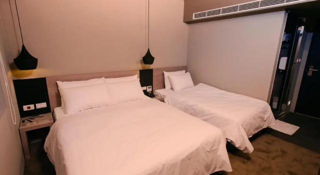Трёхместный номер Comfort Kiwi Express Hotel - Jiuru Rd