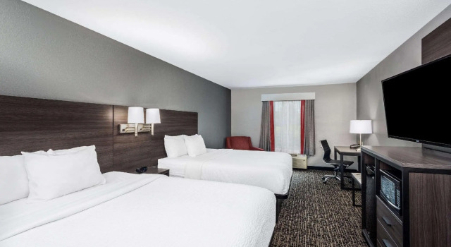 Четырёхместный номер Standard Ramada by Wyndham Sellersburg/Louisville North