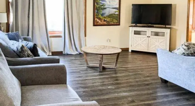 Studio 6 Lake George, NY - Adirondacks, Забронировать Отель Отели Лейк-Джордж с парковкой, рядом с Собачий пляж на озере Джордж, Парковка