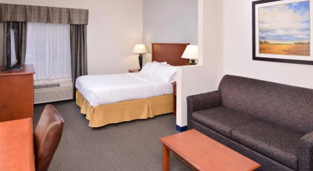 Люкс Holiday Inn Express Hotel & Suites Sioux Falls At Empire Mall by IHG