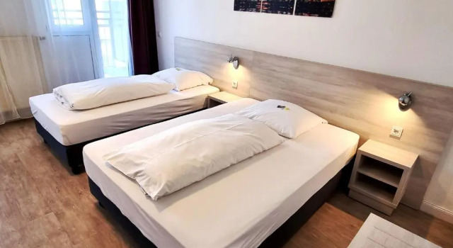 Трёхместный номер Standard Adler Hotel Frankfurt