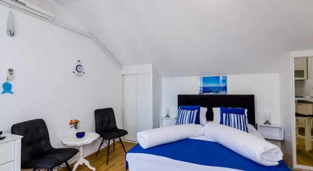 Студия с балконом Apartments Orange Tree