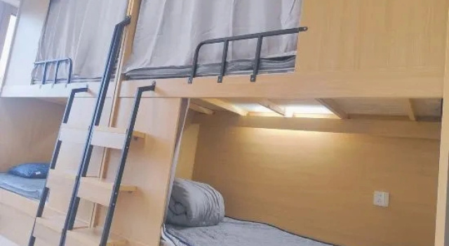 Мужская капсула Yashe Hostel