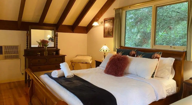 Cambridge Cottages Bed & Breakfast, Rezerwuj Hotel Hotele w Dandenong Ranges z parkingiem, Parking