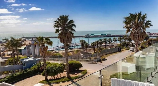 Люкс с балконом и с видом на гавань Protea Hotel by Marriott Mossel Bay