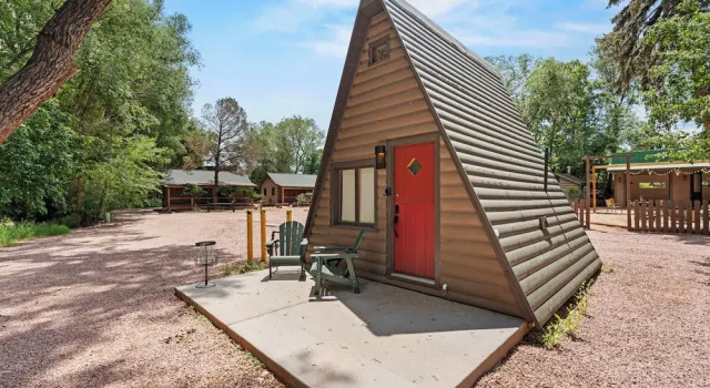 Timber Lodge Cabins 25, Buchen Sie Ferienhaus Hotels in Colorade Springs mit Pool, Schwimmbad