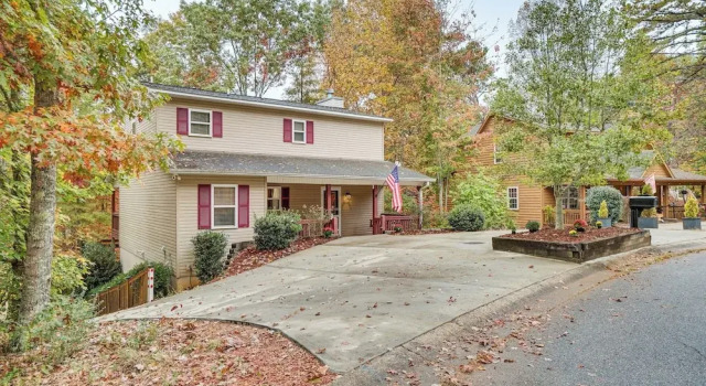 Spacious Home in Helen w/ Porch & Balcony!, Rezerwuj Dom wakacyjny Wille w Helen, Willa