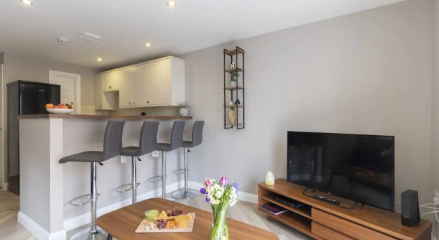 Апартаменты Standard с 2 комнатами Elliot Oliver - 2 Bedroom Garden Apartment With Parking
