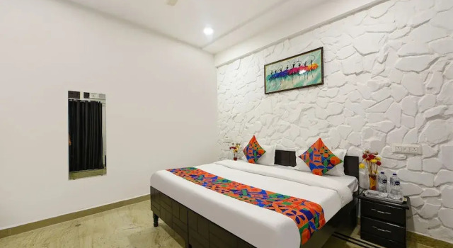 Номер Deluxe FabHotel Silver Stone