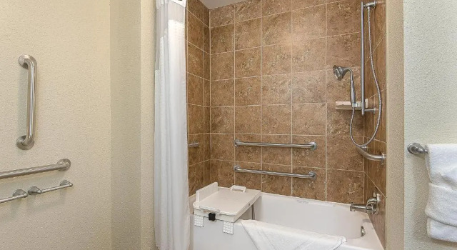 Четырёхместный номер Standard Holiday Inn Express and Suites Lafayette East by IHG