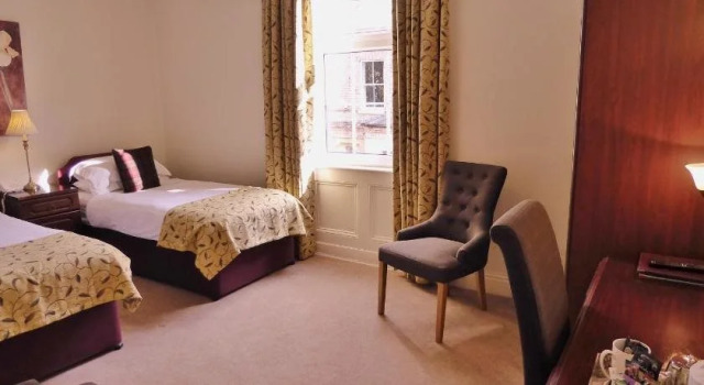 Alhambra Court Hotel, Rezervați Hotel Hoteluri de afaceri în Merseyside, 4* 5*
