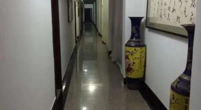 Laobeijing Express Hotel, Prenota Hotel Xiong County Cina