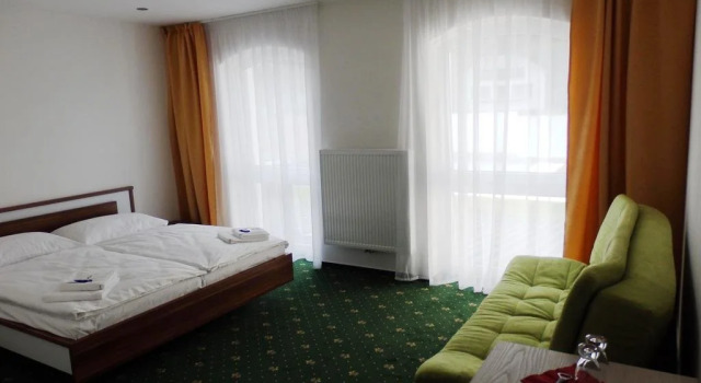 Rezidence Holšín, Rezerwuj Hotel Holšiny Central Bohemia