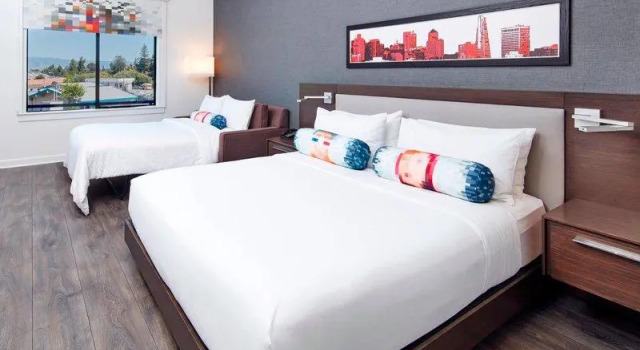 Кровать в общем номере Aloft by Marriott San Jose Cupertino