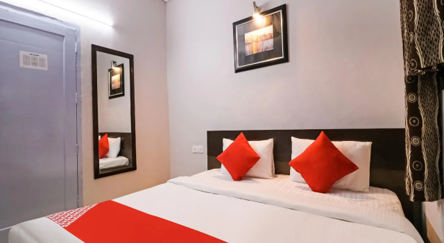 Люкс Standard OYO 60592 Budget Hotel By The Mountains