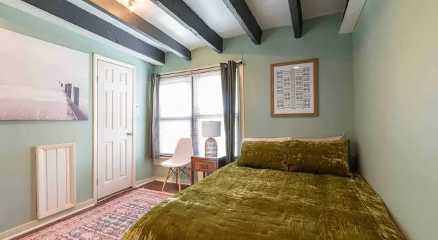 1918 Duplex with Character City Center, Забронировать Апартаменты/квартира Апартаменты Филадельфии, рядом с Commodore Barry Statue, Апартаменты/квартира