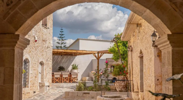 Вилла с 3 комнатами Antama Living, Luxe Stonehouse with Pool & BBQ
