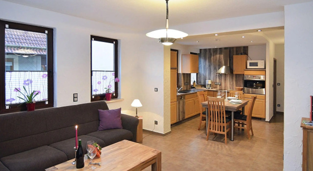 Barrier-free, modern apartment with terrace at the foot of Hallenburg Castle