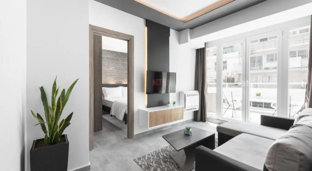 Апартаменты с балконом Adelle Apartments The Luxury Suites