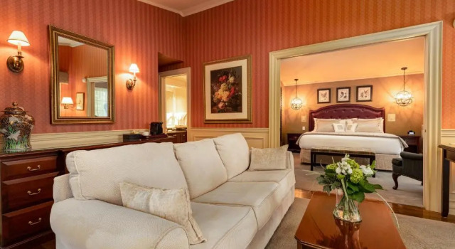 Четырёхместный номер Standard с балконом Ripplecove Hotel & Spa