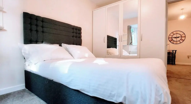 Camberley - 1-bed Annex - Sleeps 2 - Garden, Забронировать Апартаменты/квартира Отели High Weald с парковкой, Парковка