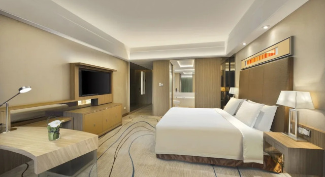 Двухместный номер Deluxe с видом на сад Dongguan Royal Garden Hotel