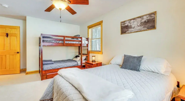 Hike, Ski & Raft: Terra Alta Cabin w/ Large Deck, Prenota Casa vacanze Terra Alta Stati Uniti