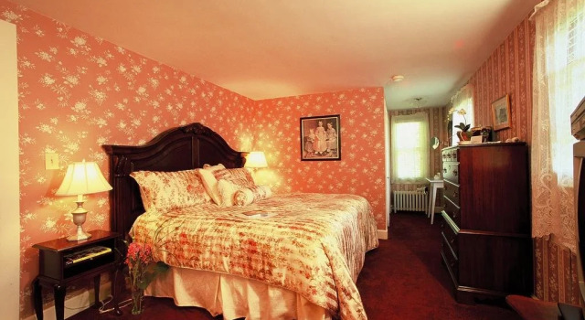 Devonfield Inn, Varaa Bed and Breakfast Hotellit New England uima-altaalla, Uima-allas