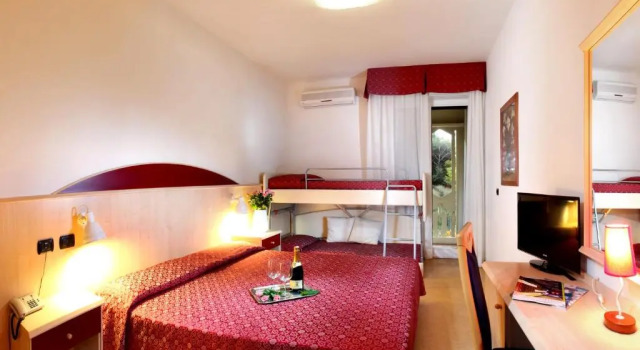 Четырёхместный номер Standard Hotel Regina