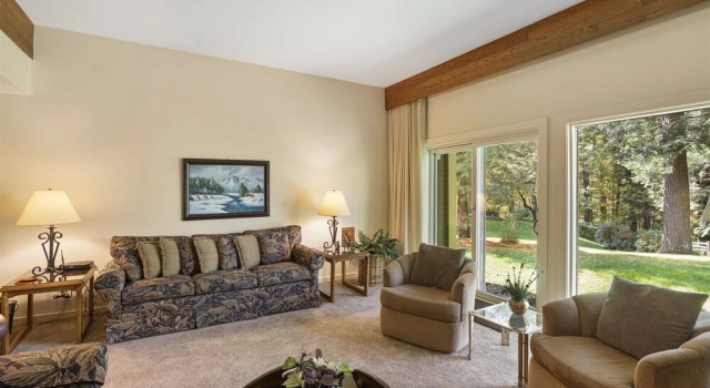 Brookside 2 BR at Topnotch, Varaa Hotelli Hotellit New England uima-altaalla, Uima-allas