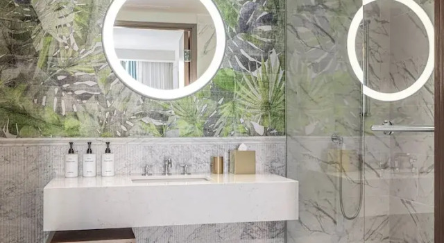 Двухместный люкс с балконом The Ray Hotel Delray Beach, Curio Collection By Hilton
