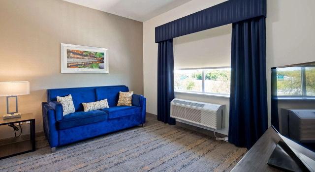 Четырёхместный люкс Best Western Plus Roland Inn & Suites