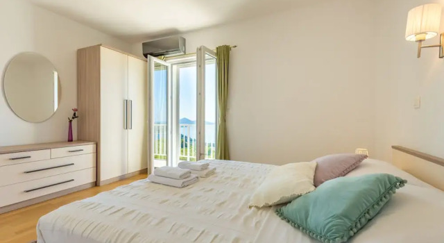 Вилла с 3 комнатами с балконом и с видом на море Hedera Estate, Villa Hedera VII