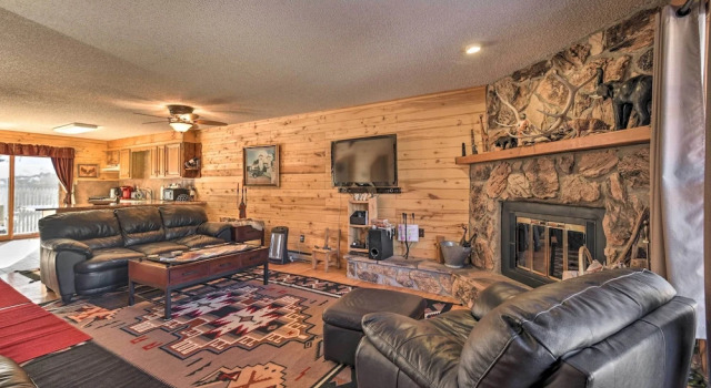 Апартаменты Downtown Red River Retreat w/ Mtn Views + Yard