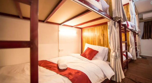 Кровать в общем номере Lao Lao Cafe and Hostel