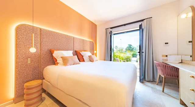 Hotel Brin dAzur - Saint Tropez, Забронировать Отель Гассен 