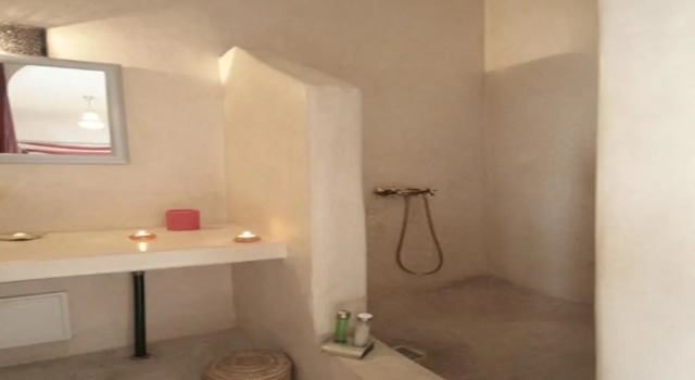 Camera Standard Riad Karmanda